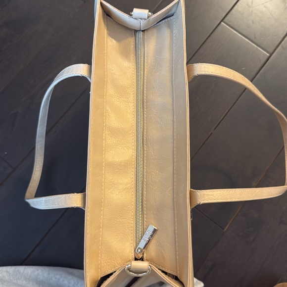 Beis Work Tote in Beige - Picture 6 of 8